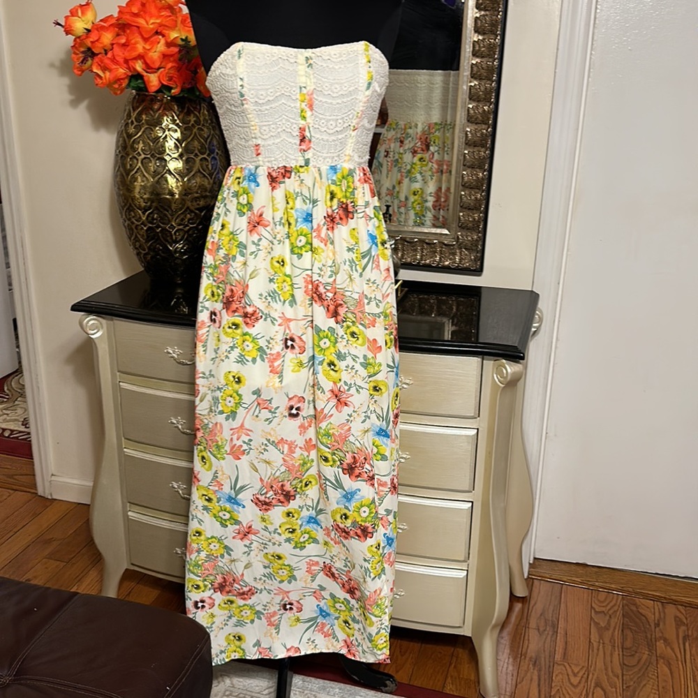 PAPER GORGEOUS WOMEN ‘S MAXI DRESS SIZE M IADD MEASUREMENTS